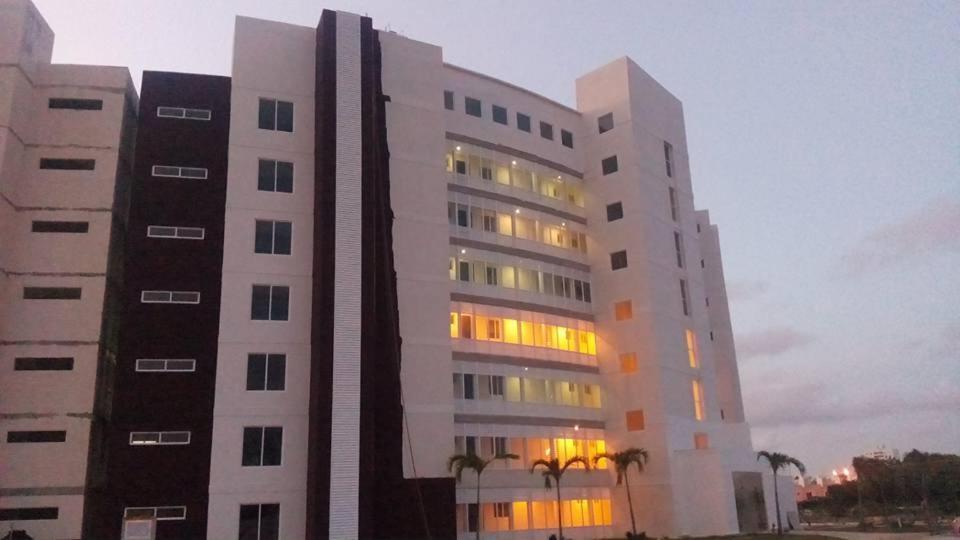 Departamento En Cancun Con 7 Albercas Tipo Playa Y Laguna Exterior foto